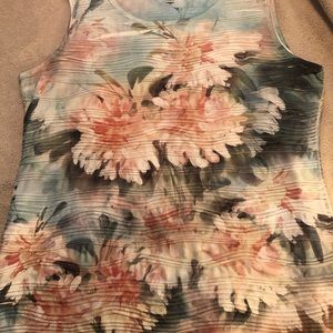 Ladies sleeveless shirt